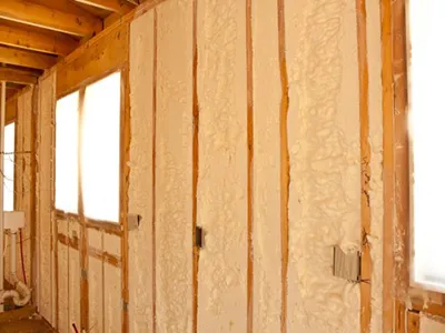 Rodzaje izolacji pianki natryskowej: wysoka gęstość vs. Niska gęstość